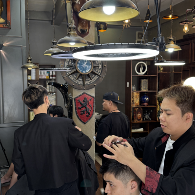 Tiệm tóc hot nhất “ Sài Thành “